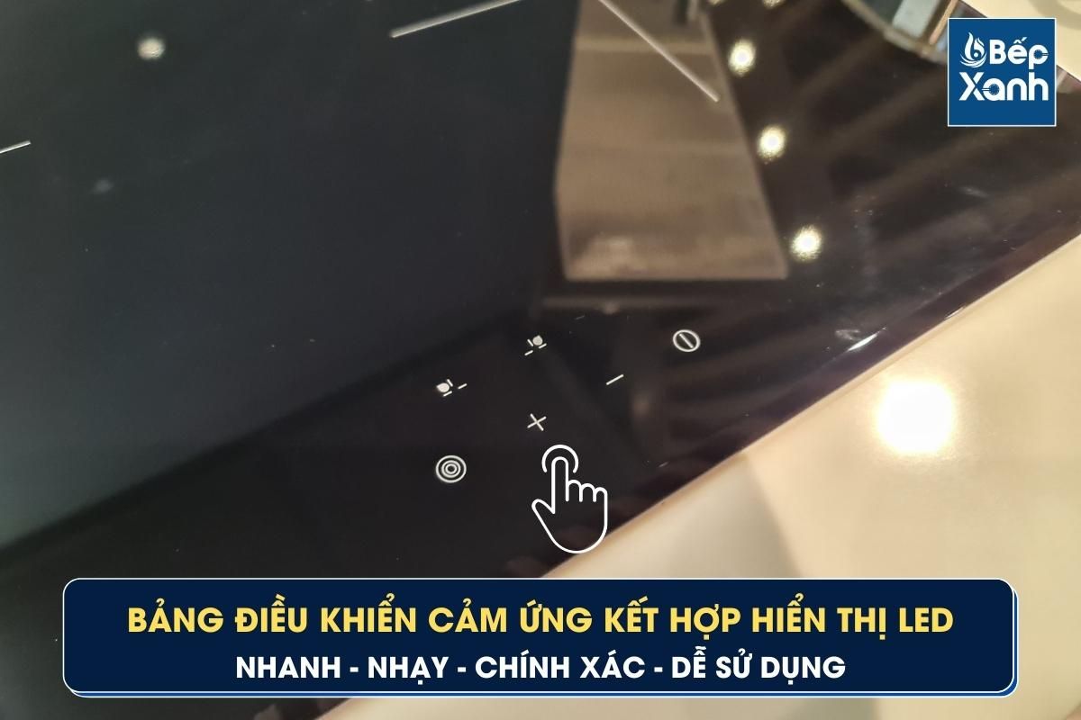 Bảng điều khiển cảm ứng riêng biệt cho từng nấu, dễ sử dụng: Hãng trang bị cho bếp điện từ KAFF 2 bảng điều khiển cảm ứng kết hợp trượt Slide riêng biệt cho từng vùng nấu. Nhờ đó, thao tác nấu trên mỗi bếp trở nên dễ dàng và thuận tiện hơn. Ký hiệu trên bảng điều khiển khá đơn giản và dễ hiểu, giúp người lớn tuổi trong gia đình vẫn có thể sử dụng nấu ăn dễ dàng.