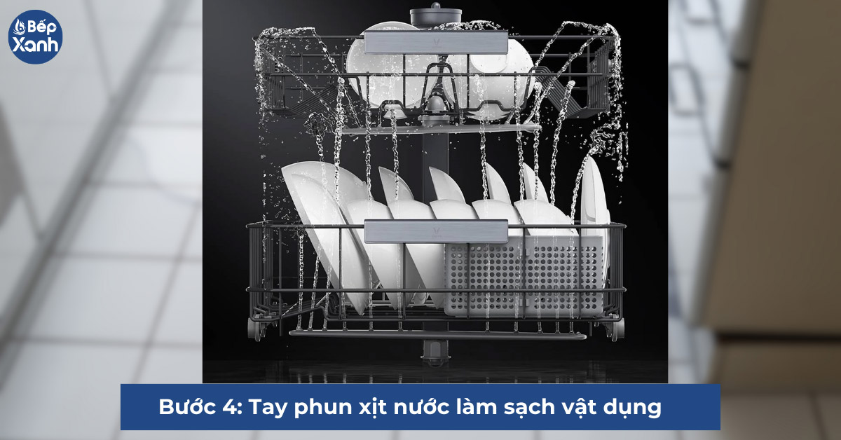 Bước 4: Tay phun nước tiến hành xoay 360 độ và xịt nước làm sạch vật dụng