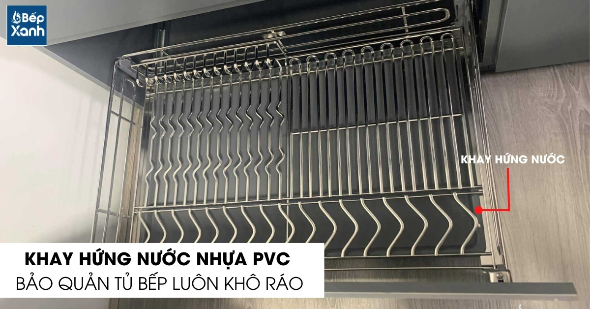 Tủ bếp luôn thông thoáng nhờ có khay hứng nước bên dưới