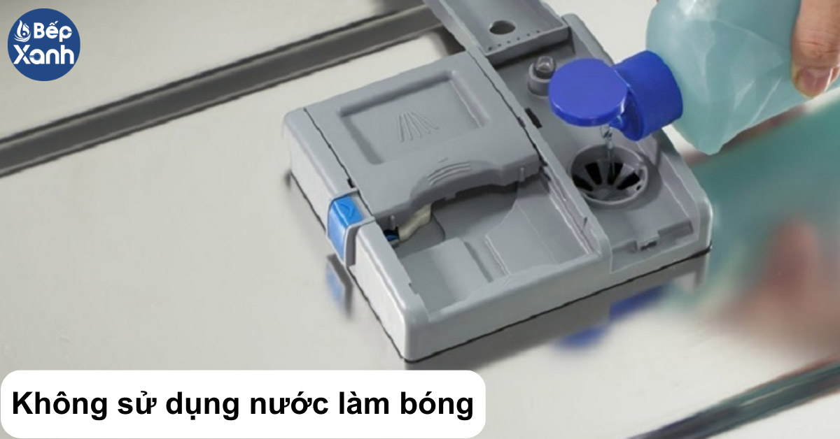 Máy rửa chén bị đọng nước do không sử dụng nước làm bóng