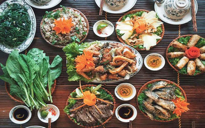 Máy hút khói khử mùi áp tường Elica