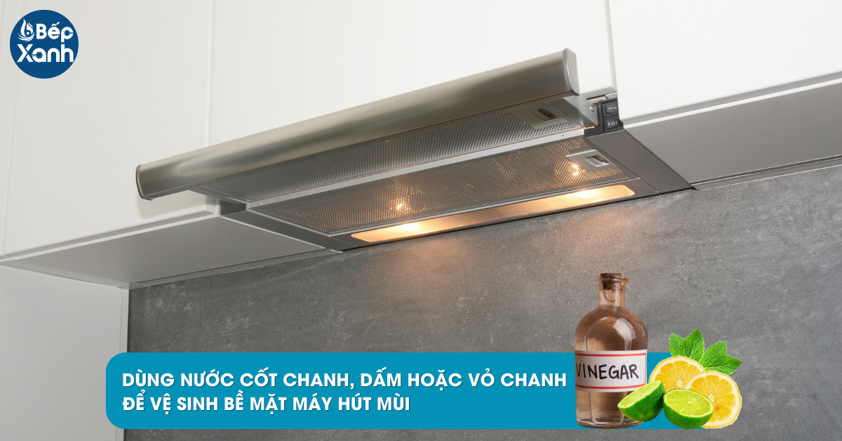 Dung dịch giấm, nước chanh lau kính và bề mặt inox máy hút mùi rất hiệu quả