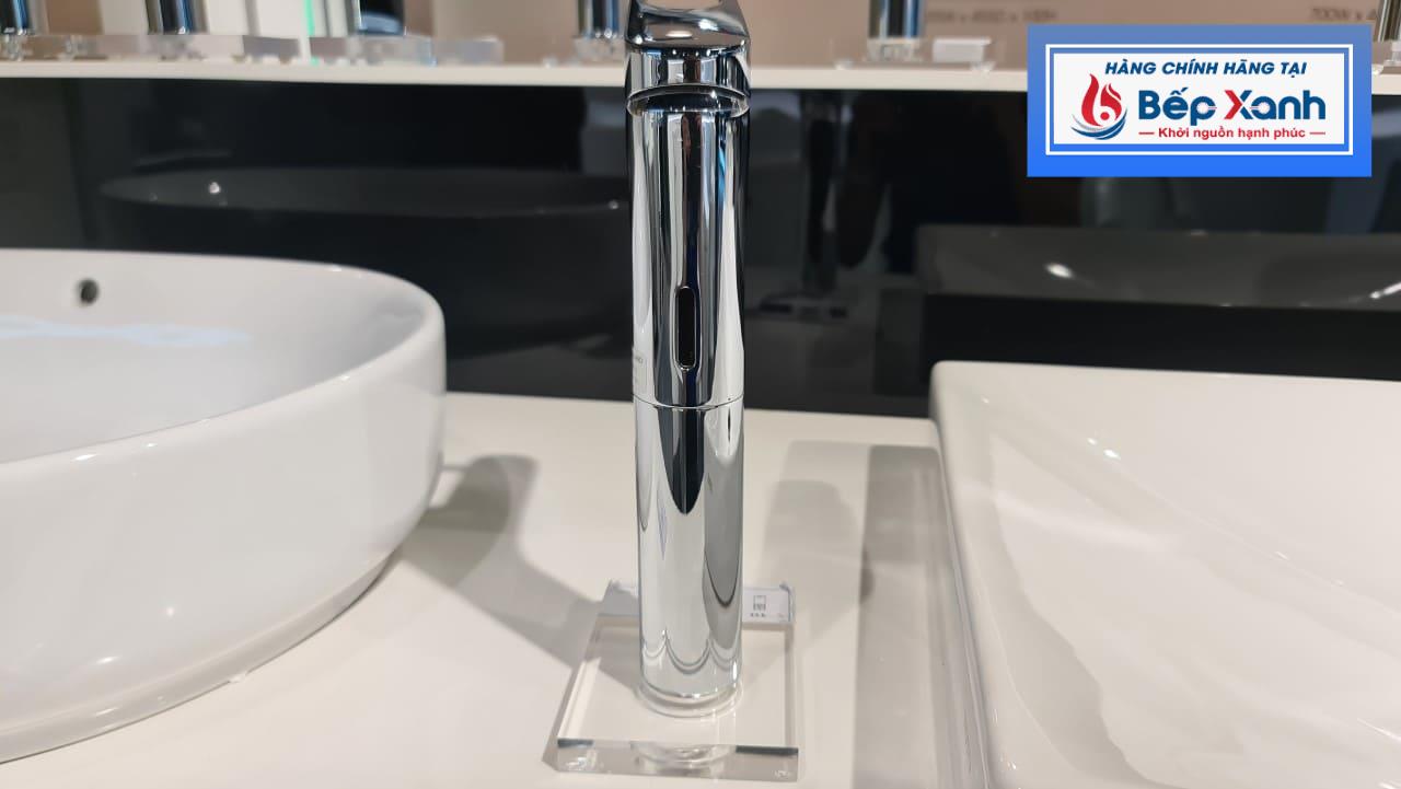 Thân vòi chắc chắn, có thêm lỗ lắp thanh rút nhấn