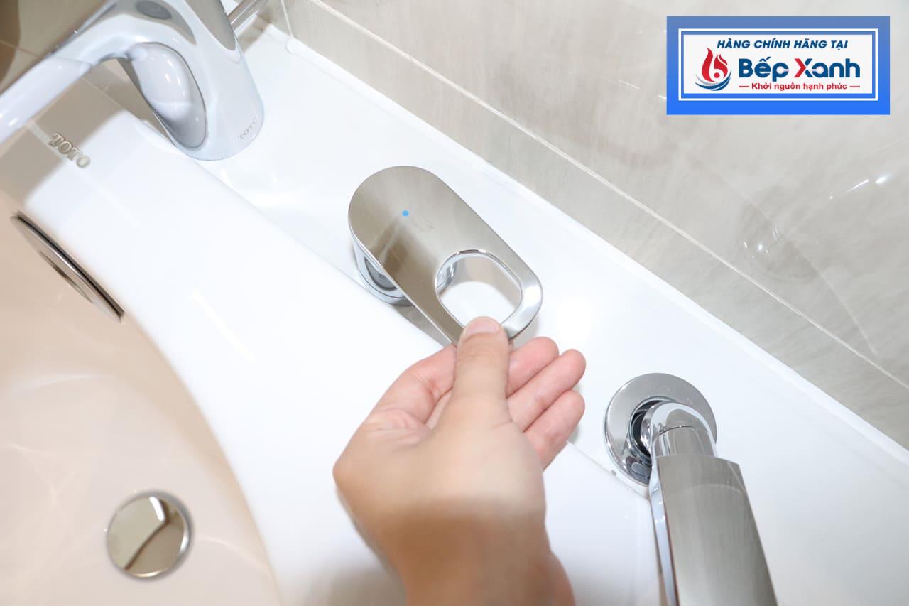 Tay gạt xả nước lạnh ký hiệu chấm xanh