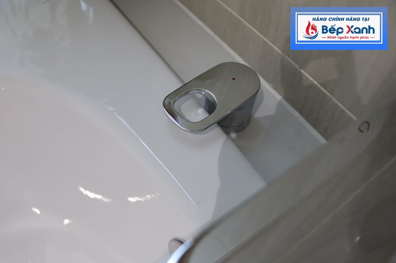 Tay gạt xả nước nóng ký hiệu chấm xanh