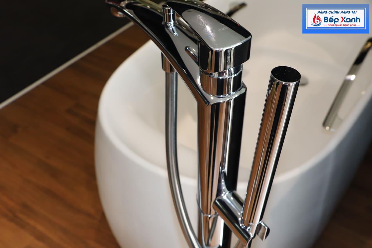 Vòi xả bồn đặt sàn TOTO TBG09306A/TBN01105B có nước nóng và lạnh