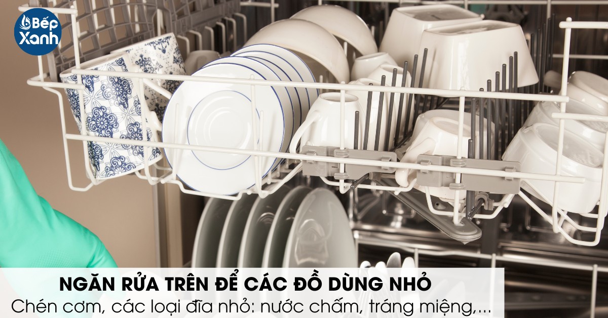 Ngăn trên đứng các đồ dùng nhỏ